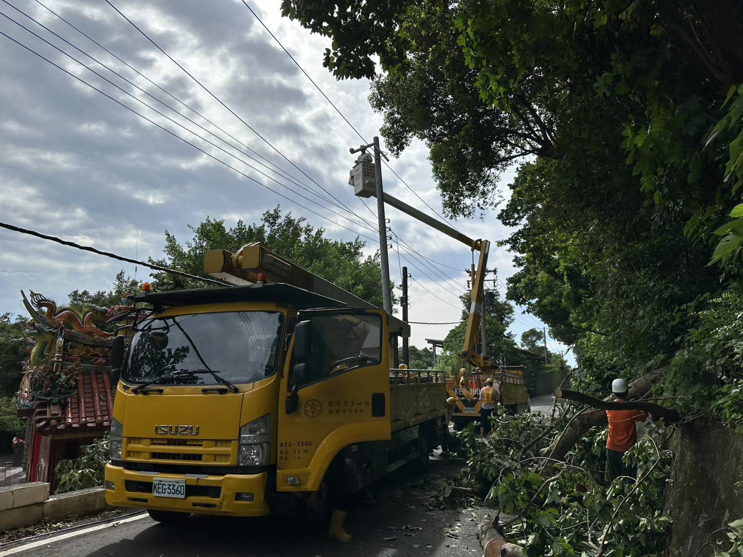 中颱楊柳「風勢如刀削」　桃園區台電人員冒險排除停電危機