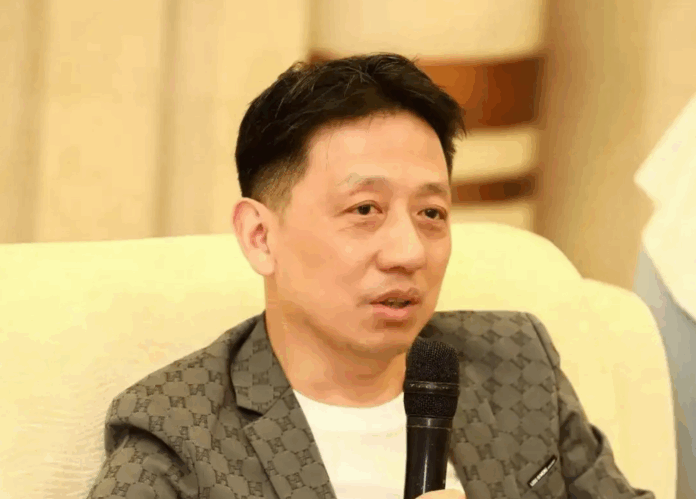 wm20250827152517511006 顧均輝被譽為「中國定位界的領軍人物」,是中國首位將定位理論轉化為實戰的專家。(圖/翻攝自名師堂)