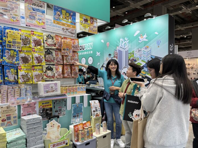 wm20251209112119839296 知名金融科技品牌 DUDUPAY看準飼主對靈活支付的需求,領先業界推出針對寵物「食衣住行育樂」的全方位數位分期服務。(圖/DUDUPAY提供)