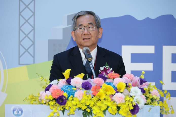 wm20251215181156279859 內政部建築研究所所長王榮進於第二屆「低碳(低蘊含碳)建築評估標示授證典禮暨論壇中致詞。(照片/主辦單位提供)