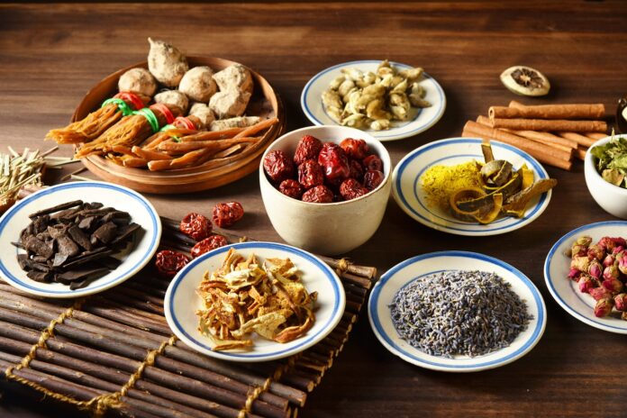 以漢方食材呈現食養日常，呼應天記溫潤與簡單的品牌調性。（圖／天記 TIANCHI、天一藥廠提供）