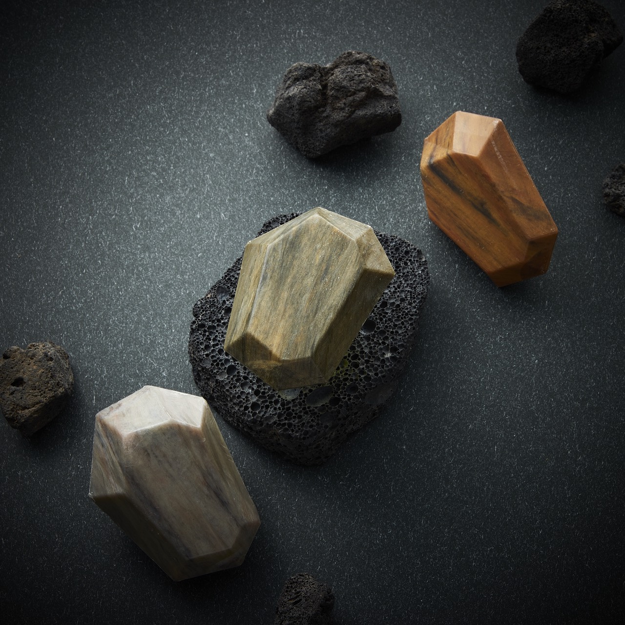 ▲「樟之物語」的「活力幻顏精華皂」。( 圖 / 業者提供 )