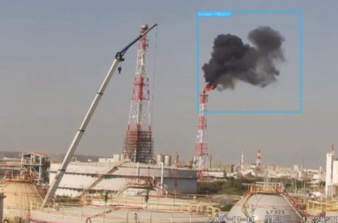 中油林園冒黑煙火光 環保局開罰最高500萬