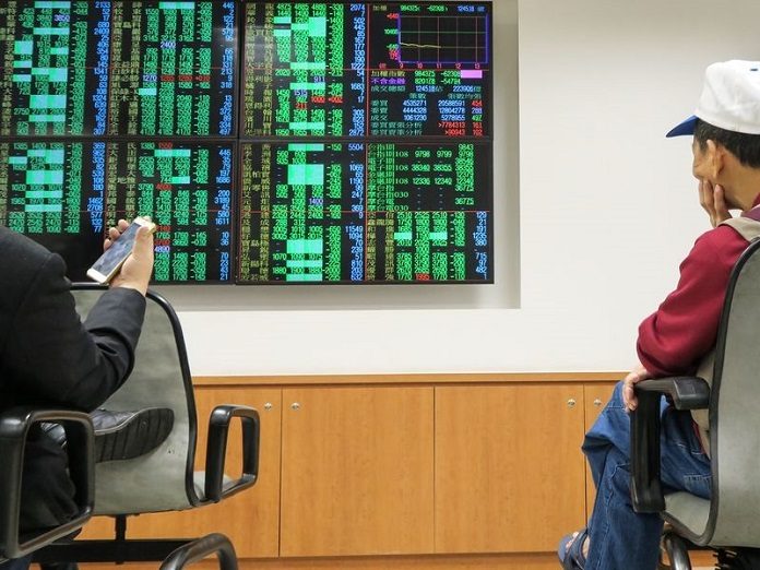 10月11日台股收盤暴跌660點，史上最大跌點。