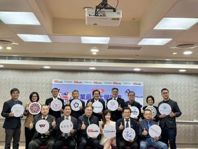 2026企業最愛大學記者會，上榜學校校長、副校長熱烈參與，並發表學校特色和治校理念。（圖／1111人力銀行提供）