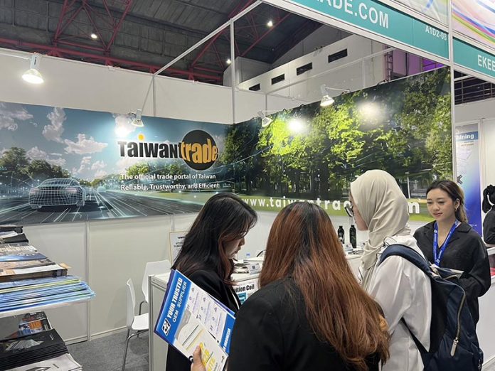 (圖)台灣經貿網積極拓展商機，獲各國買主詢問。(貿協提供)