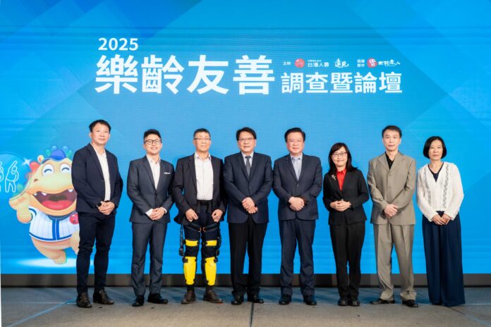 合影左起遠見雜誌副社長兼智庫總編輯李建興、Curves可爾姿執行長林宏遠、緯創醫學科技董事長黃俊東、總統府秘書長潘孟安、台灣人壽董事長許舒博、臺北市副市長林奕華、金鐘視帝李天柱、台灣人壽副總經理孫紀蘭。