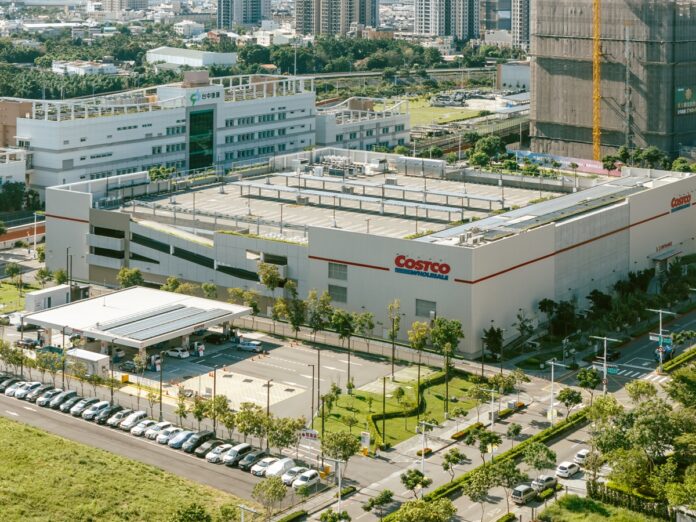 自捷運綠線開通後，沿線周邊以穩定機能與相對CP值吸引購屋族目光，機捷特區有COSTCO、醫療園區、學區成熟的條件支甚至吸引雙北跨區置產。(機捷特區COSTCO實景拍攝)