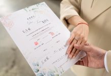 學姐黃瀞瑩結婚了 今與記者男友劉家耀完成登記 學姐黃瀞瑩結婚了 今與記者男友劉家耀完成登記