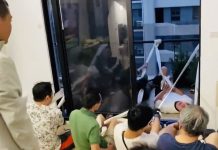 有影/康芮颱風急救援超驚險畫面曝光! 竹北人肉拔河「高樓陽台圍欄」快要掉 有影/康芮颱風急救援超驚險畫面曝光! 竹北人肉拔河「高樓陽台圍欄」快要掉