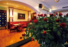 古典玫瑰園與小王子有約 黃騰輝運籌全球事業版圖