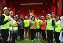 盲人環台路跑700公里募年菜 雲林張麗善接力支持 盲人環台路跑700公里募年菜 雲林張麗善接力支持