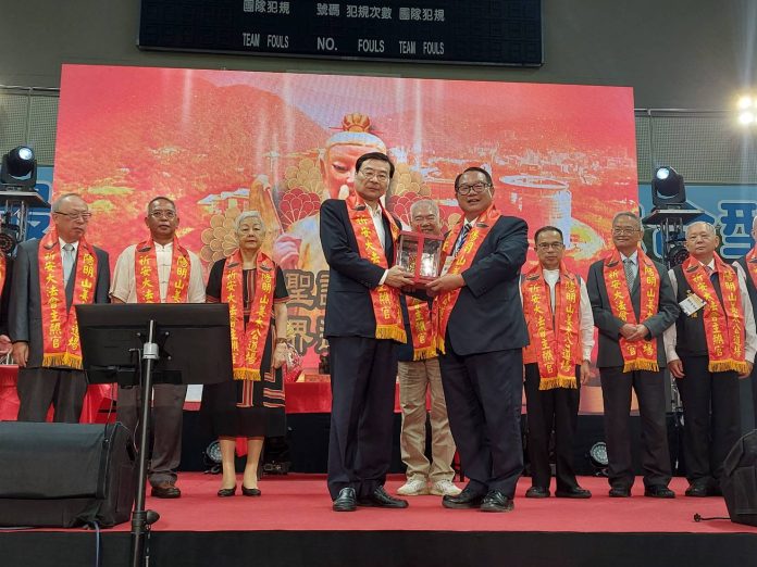 總統選戰白熱化 姜太公道場抽參選人運勢籤