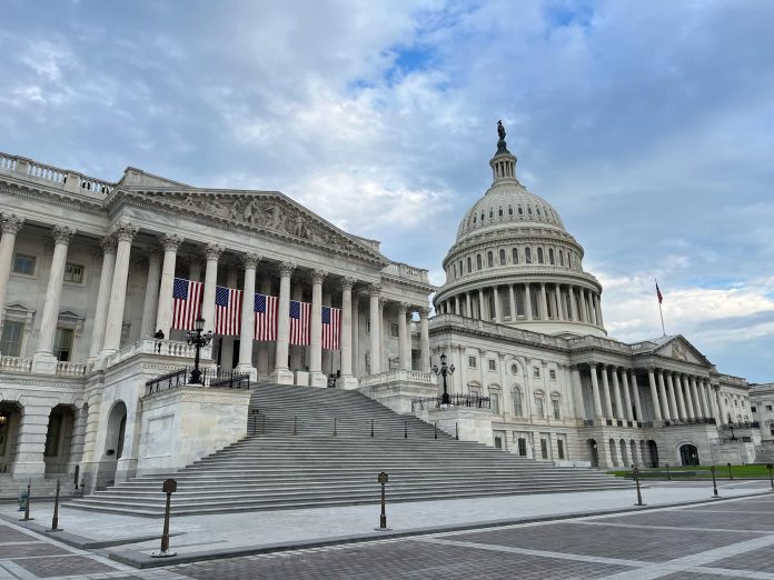 美國政府關門危機暫解 國會通過臨時支出法案