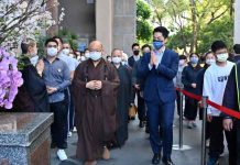 蔣萬安親臨星雲大師法體真身上香祭拜 媒體關切五大洲悼祭未見大陸信徒