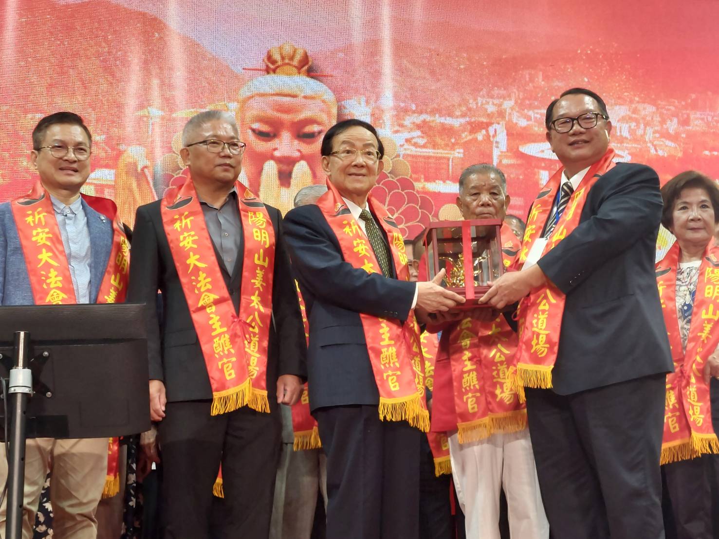 總統選戰白熱化 姜太公道場抽參選人運勢籤