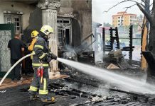 金門民宿大火 外送員報警消防8車灌救 金門民宿大火 外送員報警消防8車灌救