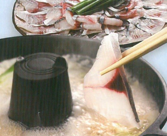鯖魚火鍋的熟度可隨食客喜好自行調整，全熟、半熟、三分各有風味。鮮到能做生魚片時，店家也會主動告知，如此又多出一種味覺變化。
